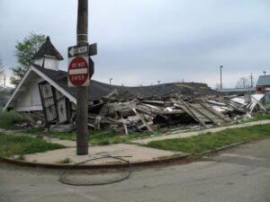 How to Deal With an Insurance Adjuster After a Hurricane in Louisiana